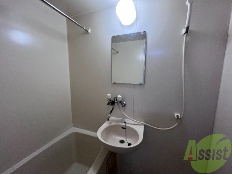 洗面設備　洗面台はコンパクトなサイズ感で良いですね。