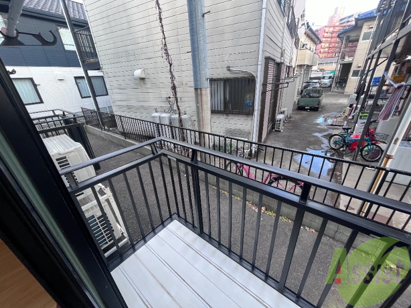 バルコニー　バルコニーは長さも幅も丁度いい広さですね。