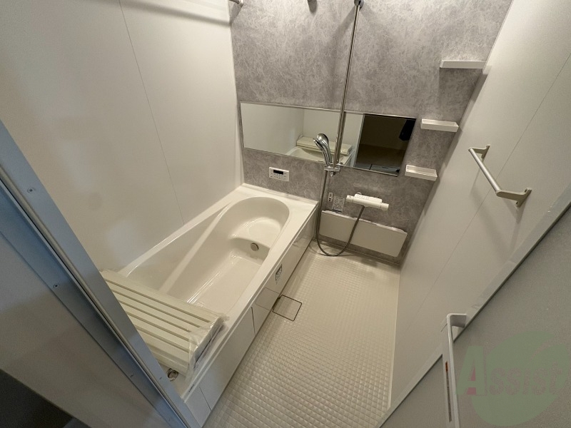 バス・シャワールーム　浴室はこちらのユニットバスです。一日の疲れを癒しましょう。