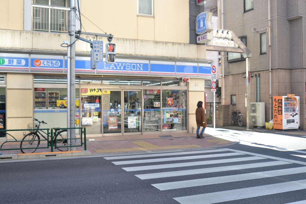 コンビニ　ローソン（コンビニ）まで158m