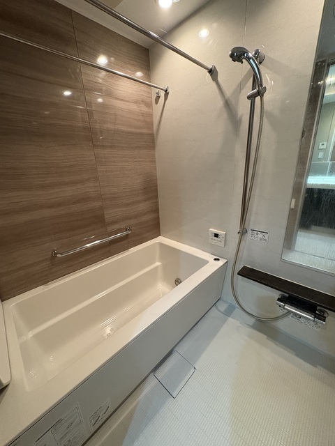 バス・シャワールーム　浴室乾燥機、追焚機能