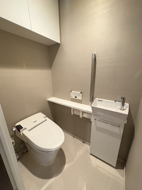 トイレ　温水洗浄暖房便座