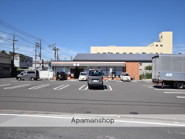 コンビニ　セブンイレブン（コンビニ）まで542m