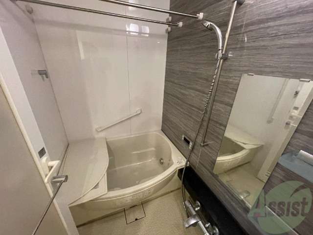 バス・シャワールーム　ゆったりくつろげる広さのあるお風呂となっております