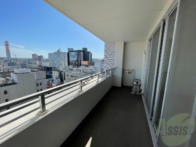 バルコニー　バルコニーも、日当たり良く、広くて使いやすそうです