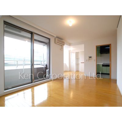 居室・リビング　同タイプ2階のお部屋を撮影。仕様が異なることがあります。