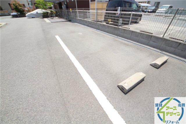 駐車場　駐車場があるので、車を買う予定の方も安心です