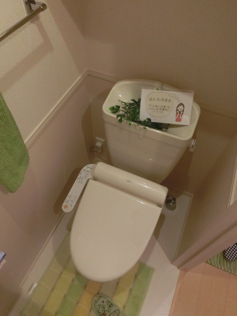 トイレ　シャワートイレは勿論標準装備です。