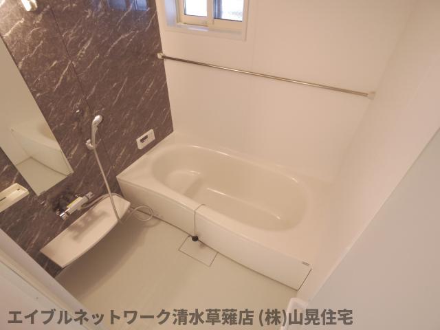 バス・シャワールーム　落ち着いた空間のお風呂です