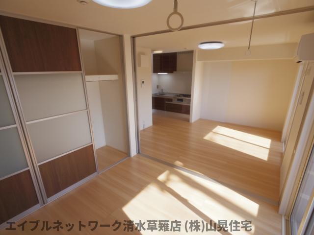 居室・リビング　こちらの居間で趣味の時間をお楽しみください