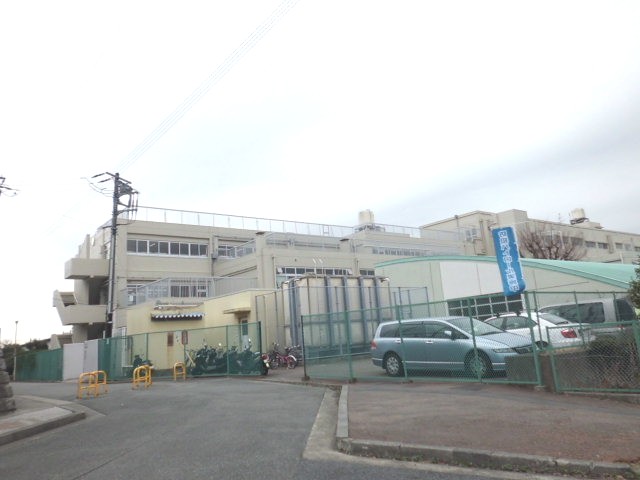 中学校　横浜市立岡津中学校（中学校）まで564m