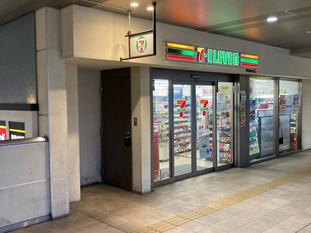 コンビニ　セブンイレブン京急ST蒲田改札内店（コンビニ）まで451m