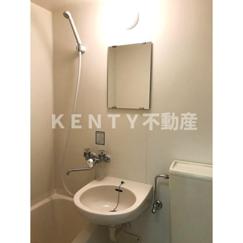 洗面設備　明るい洗面所です