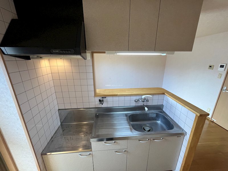 キッチン　実際のお部屋は反転タイプになります。
