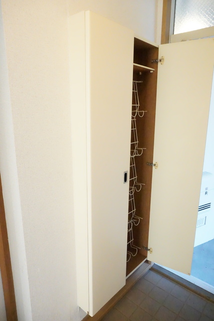 玄関　玄関にはシューズＢＯＸあります★（クリーニング前撮影）