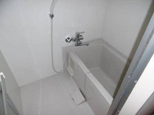バス・シャワールーム　※写真は同じマンションの違う部屋のものになります。