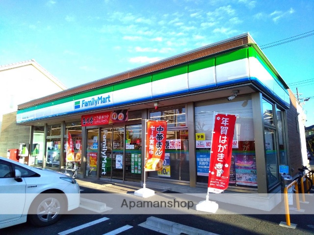 コンビニ　ファミリーマート（コンビニ）まで400m