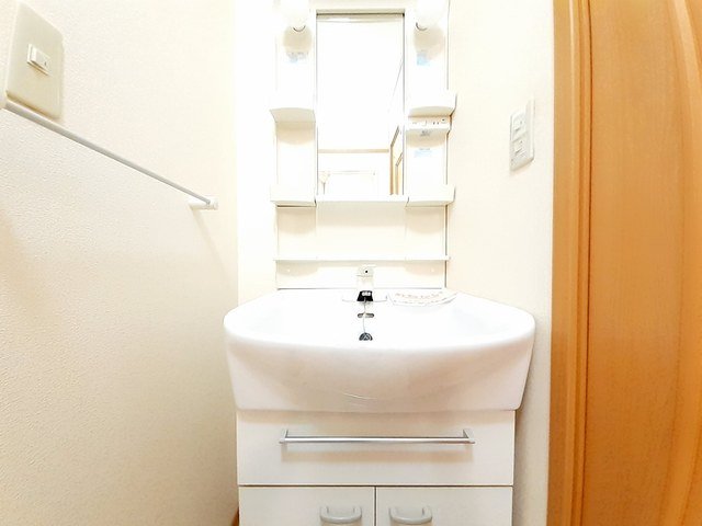 洗面設備　コンパクトで使いやすい洗面所