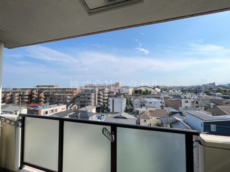 バルコニー　高い建物が隣接していないので日当たり良好です♪