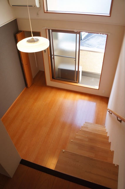 その他部屋・スペース　ロフトからの室内です。