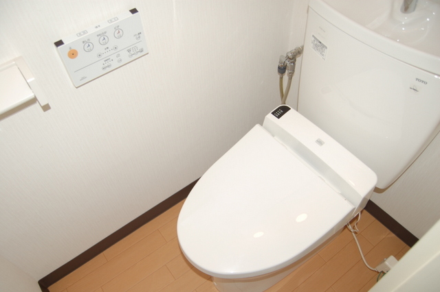 トイレ　バストイレ別です