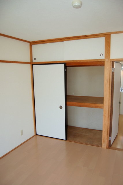 収納　全居室に収納あります