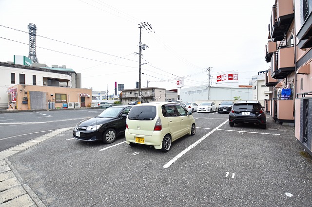 【岡山市北区青江のマンションの駐車場】