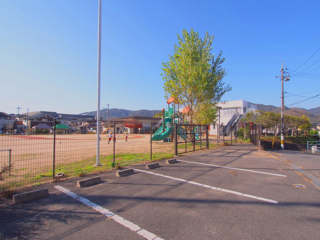 【安芸郡熊野町呉地のアパートの幼稚園・保育園】