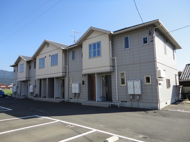 築18年　次郎丸駅七隈線　2階建ての建物外観