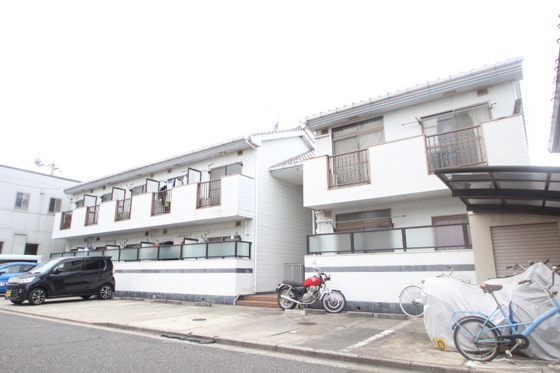 広島市安佐南区川内のアパートの建物外観