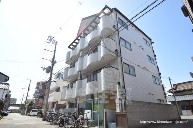 大阪市平野区加美鞍作のマンションの建物外観