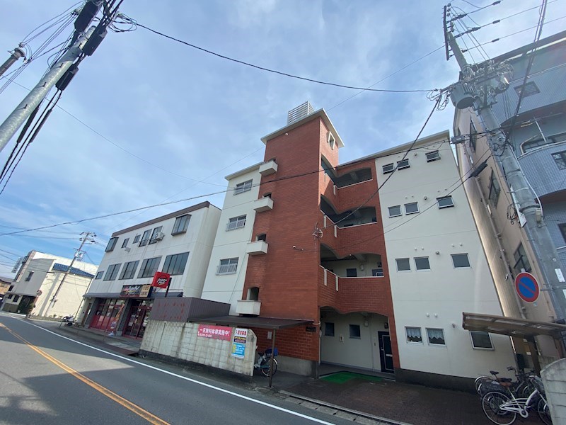 【姫路市五軒邸のマンションの建物外観】