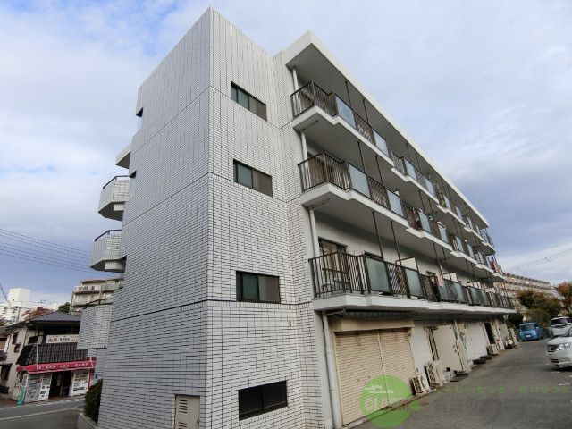茨木市穂積台のマンションの建物外観