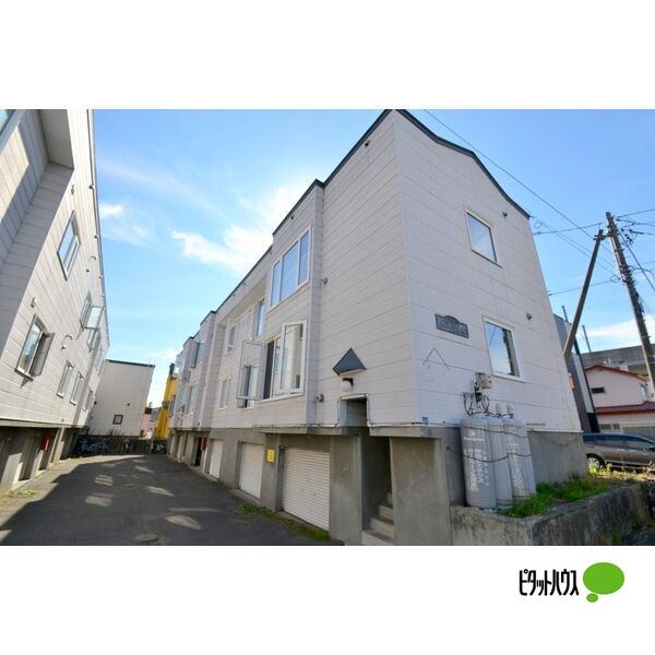 札幌市北区新琴似二条のアパートの建物外観