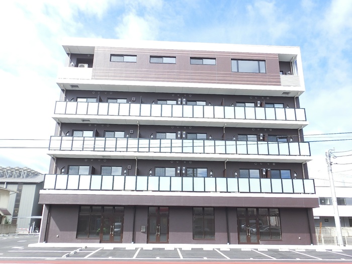 【高崎市問屋町のマンションの建物外観】