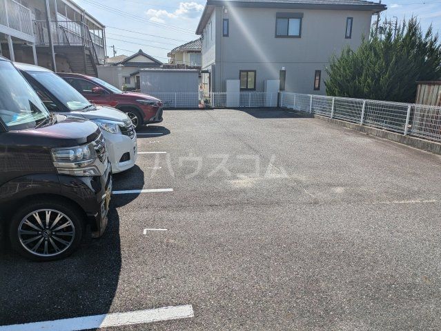 【豊田市山之手のアパートの駐車場】