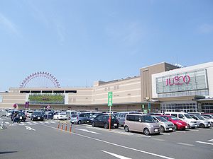 【北九州市八幡東区西本町のマンションのショッピングセンター】