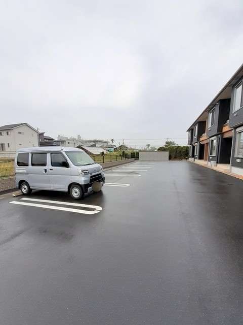 【出雲市斐川町荘原のアパートの駐車場】