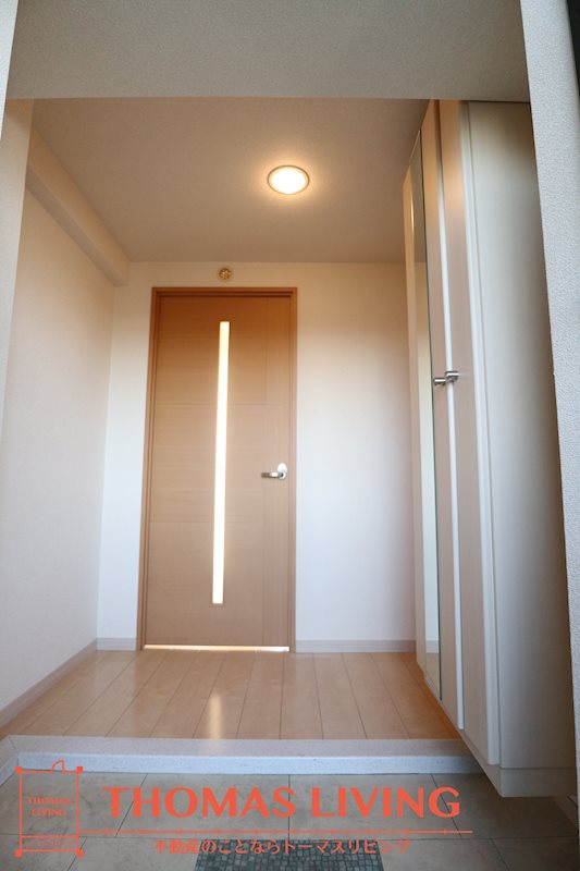 玄関　写真は別号室です。