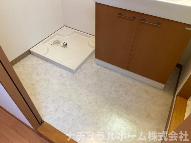 【田原市赤石のアパートの洗面設備】