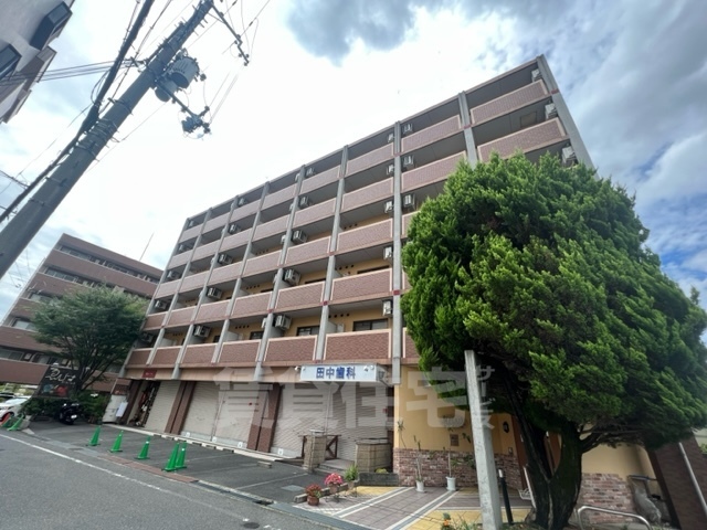 【枚方市津田駅前のマンションの建物外観】