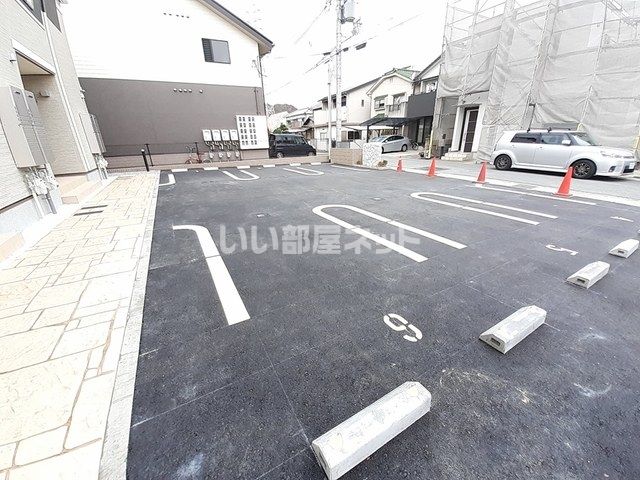 【姫路市西庄のアパートの駐車場】