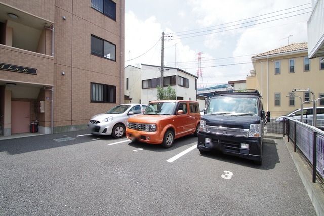 【海老名市門沢橋のマンションの駐車場】