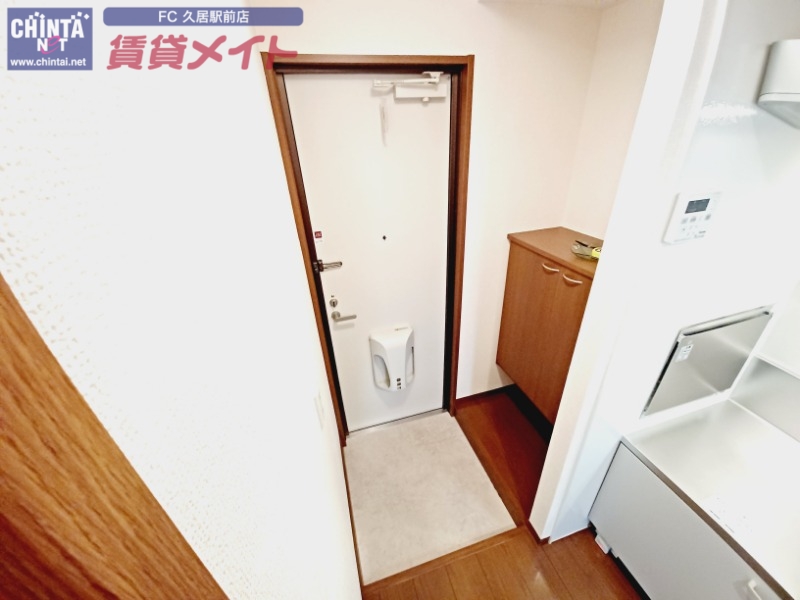 玄関　同物件別部屋参考写真です。