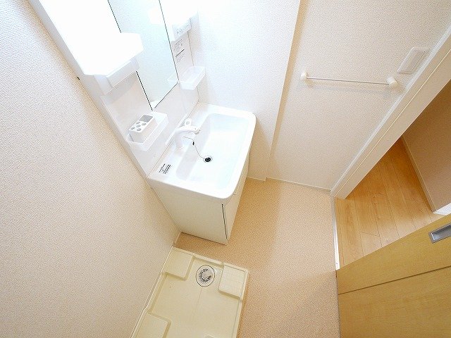 洗面設備　コンパクトで使いやすい洗面所