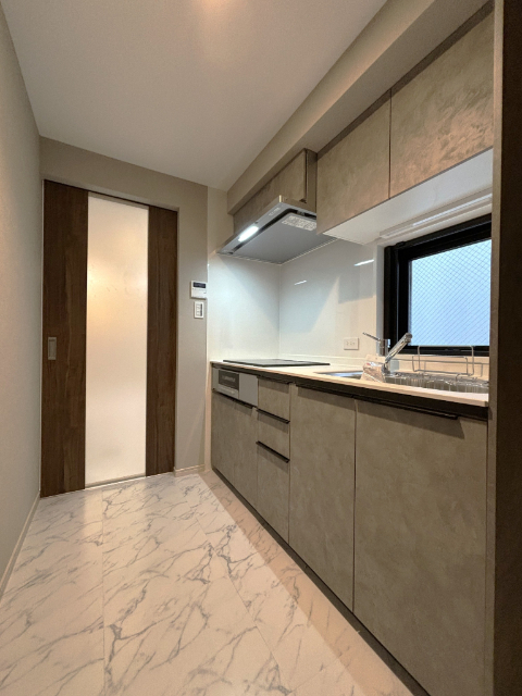 キッチン　システムキッチン（ＩＨコンロ３口）