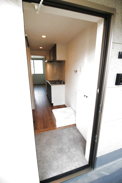 玄関　※写真は他号室です