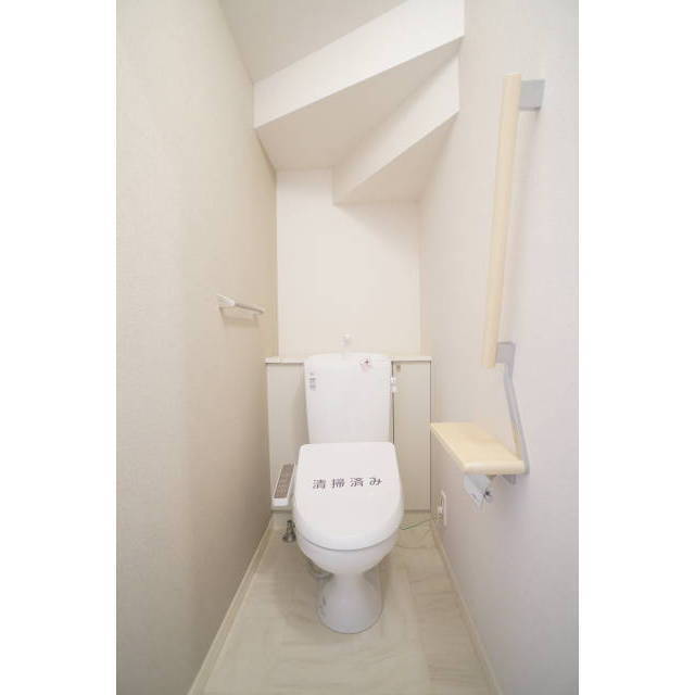 トイレ　トイレには快適な温水清浄便座付