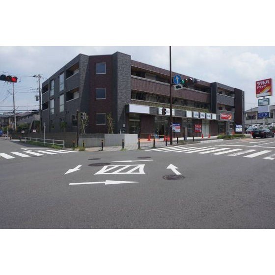 ドラックストア　ツルハドラッグ長津田みなみ台店（ドラッグストア）まで425m