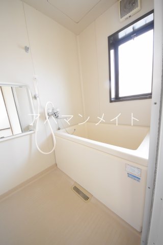 バス・シャワールーム　窓あります